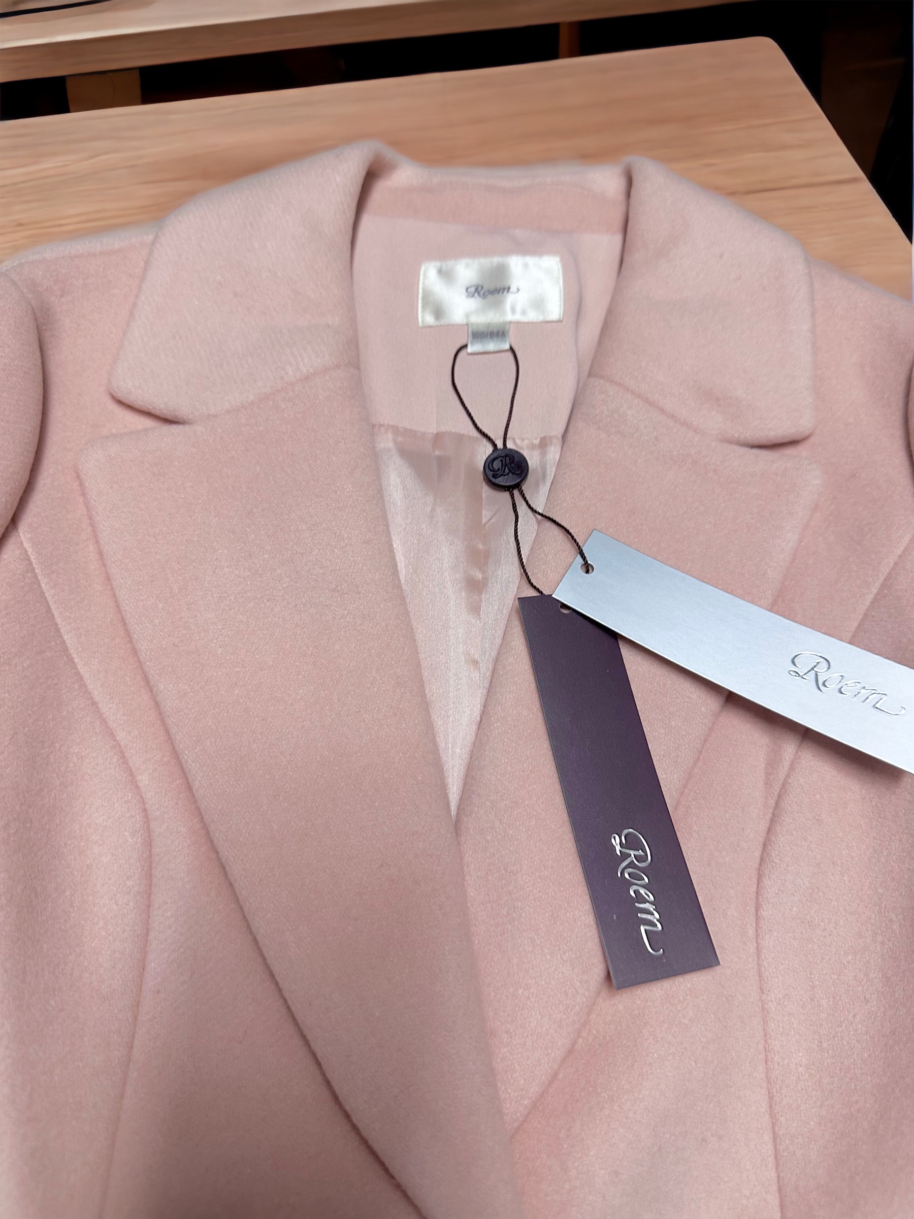 เสื้อโค้ทวูล Trench coat เสื้อโค้ทเฟอร์ โค้ทสักหลาดสีชมพูอ่อน แบรนด์ Roem