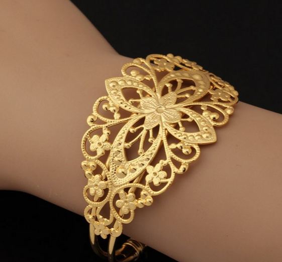 กำไลข้อมือผู้หญิง กำไลทอง 18 K และ กำไลเงิน แพลตตินั่ม ลวดลาย ดอกไม้ ไทยโบราณ กำไล ใส่ไปงานแต่งงาน งานบวช งานบุญ สวยหรู 602524