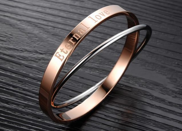 กำไลข้อมือ ทอง สี Rose Gold กับ สีเงิน คล้องกัน กำไลข้อมือ 2 อัน ไขว้กัน สลัก คำว่า Eternal Love สวยหรู มีระดับ ของขวัญแทนใจ 725848