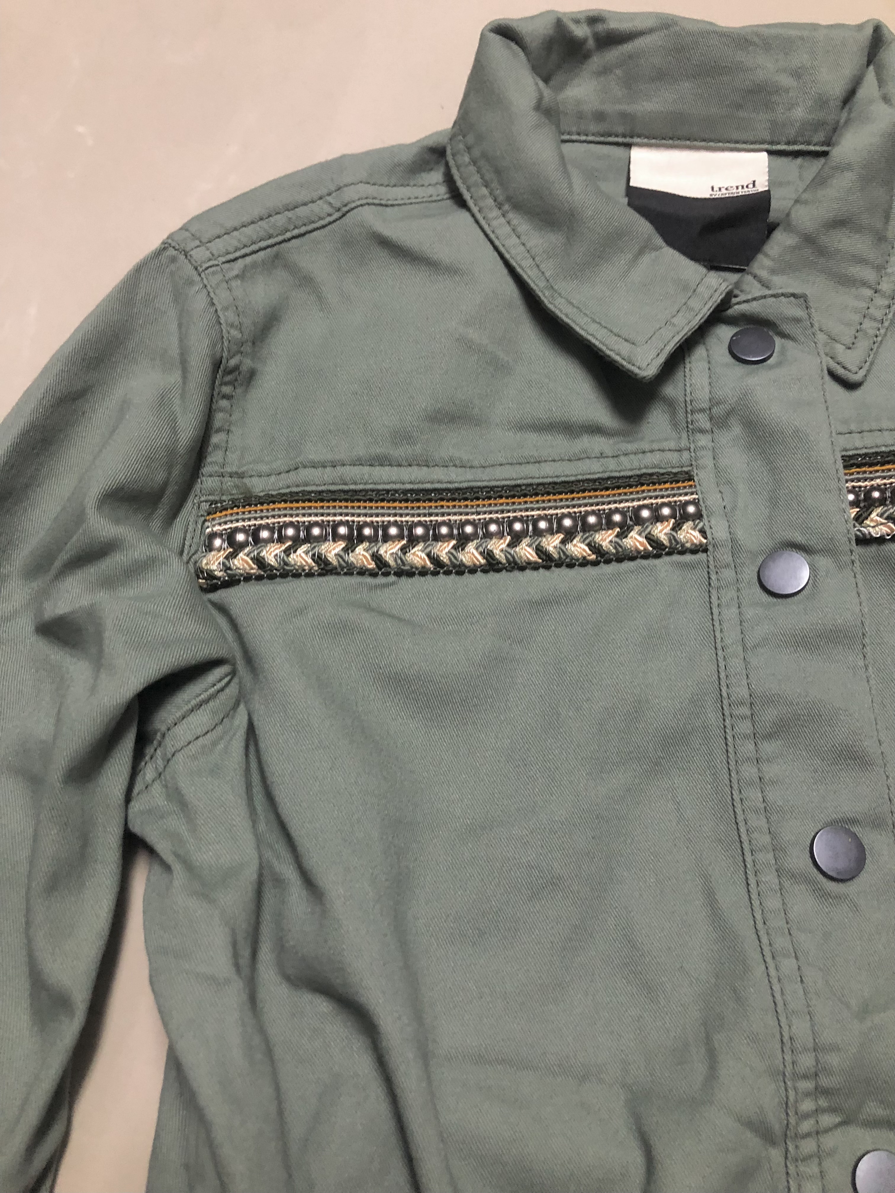 Trend เสื้อนอกเขียวทหาร เสื้อแจ็คเก็ต แนวทหาร แบรนด์ TRENDแพทเทิน สวย เท่ห์ มาก เขียว