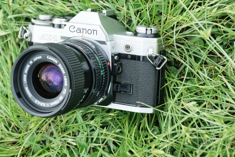 CANON AE-1 CANON ZOOM LENS FD 35-70MM.F3.5-4.5 MACRO