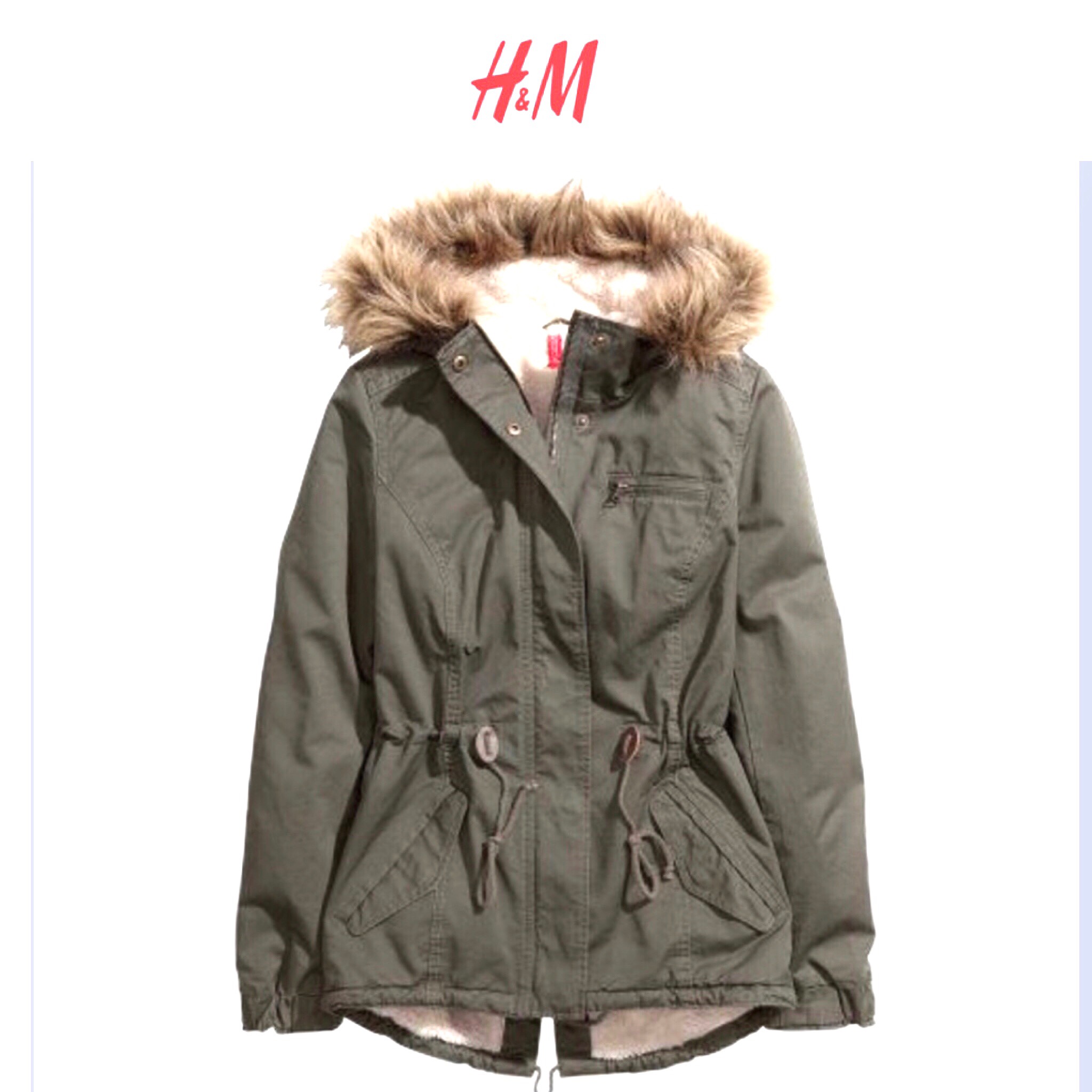 เสื้อโค้ท เสื้อกันหนาว เขียวทหาร แบรนด์เนม H&M แต่งหมวกฮูท บุขนอุ่นสีขาวด้านใน แต่งขนเฟอร์ขอบหมวก แพทเทินสวย งานหรู อุ่น มากคะ size S/M/L/XL เขียวทหาร