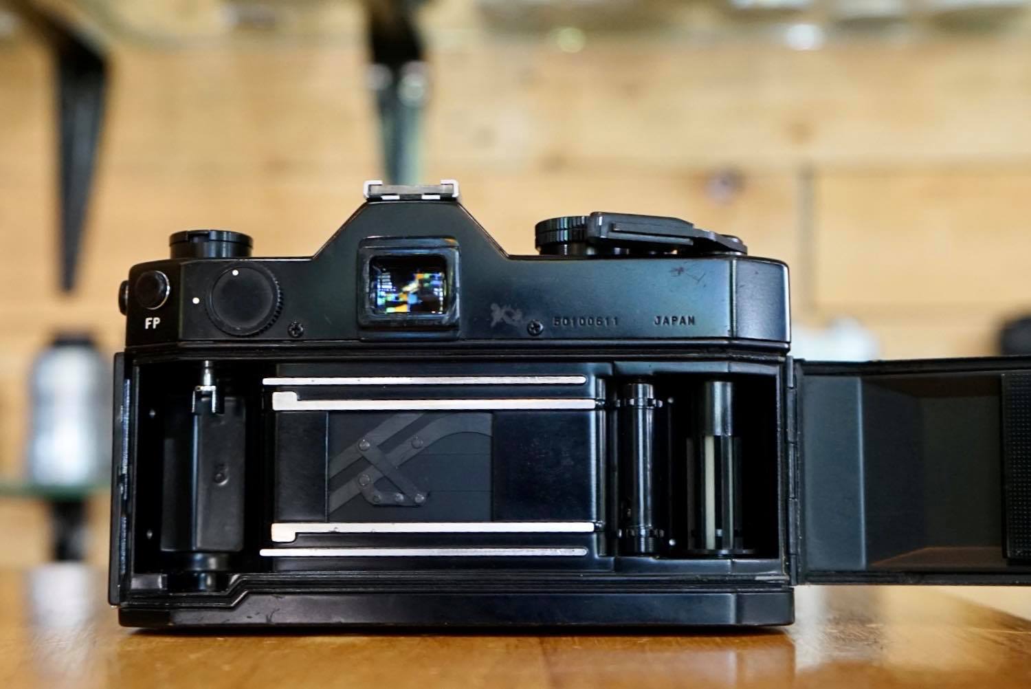 YASHICA TL ELECTRO X PENTACON AUTO 50MM.F1.8 M42 MOUNT
