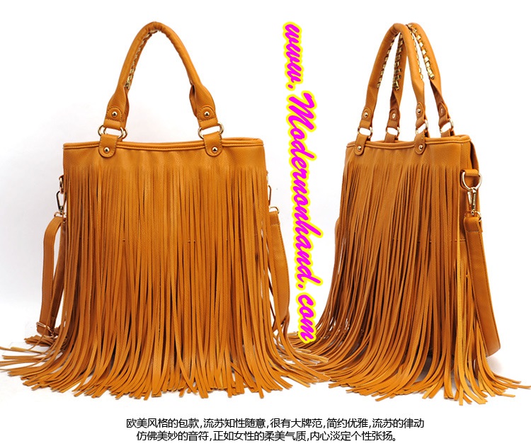 กระเป๋าถือ กระเป๋าสะพายข้าง แต่งสาย สไตล์คาวบอย สีน้ำตาลเหลือง มีทั้งสายสั้นและยาว สำหรับสะพาย แต่งพู่รอบตัวกระเป๋า เก๋ๆคะ
