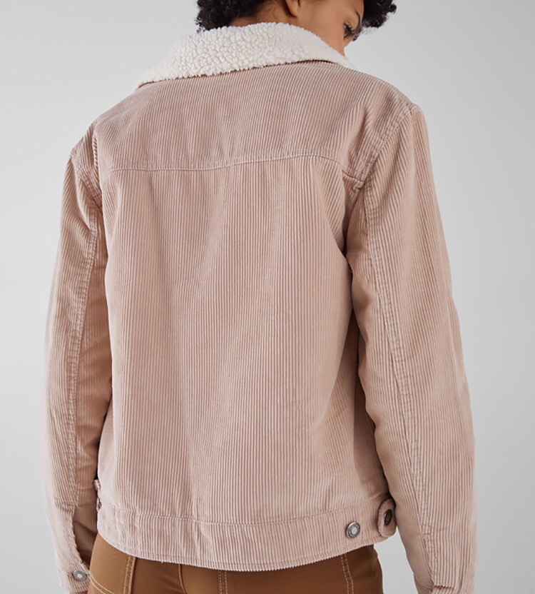 Bershka เสื้อกันหนาว เสื้อแจ็ค เนื้อลูกฟูก แต่งซับขนอุ่น สีขาวด้านใน แบรนด์ BESHKAงานสวย น่ารักมากคะ