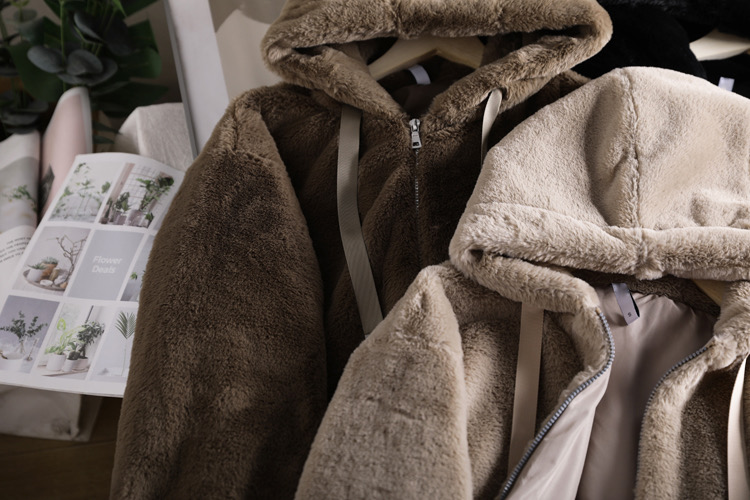 Page one เสื้อเฟอร์กันหนาว หมวกฮู้ด เสื้อขน Fluffy coat แบรนด์ page One ดำ