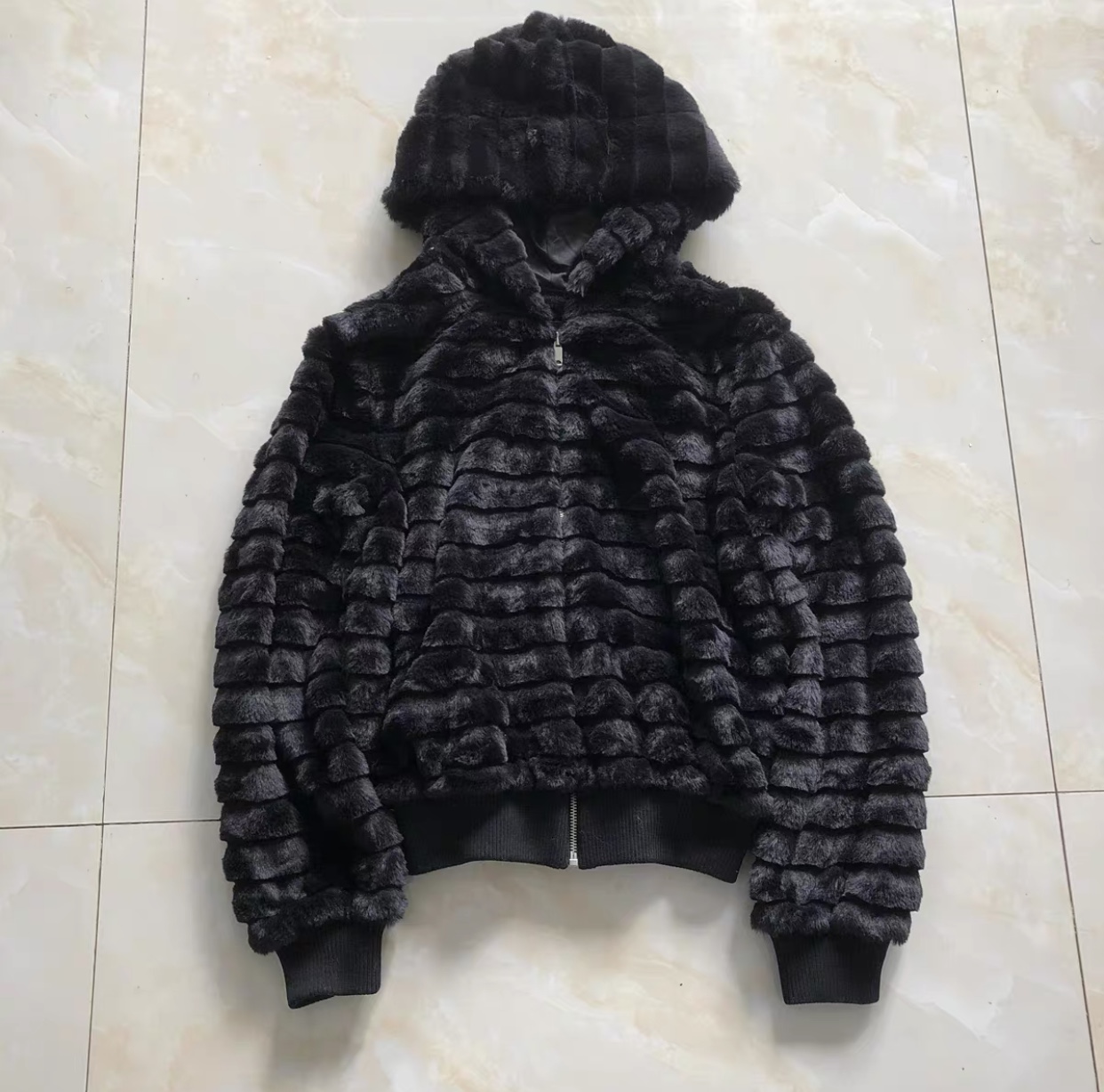 เสื้อเฟอร์กันหนาว หมวกฮู้ด เสื้อขน (FLUFFY COAT) แบรนด์ LOVE TREE