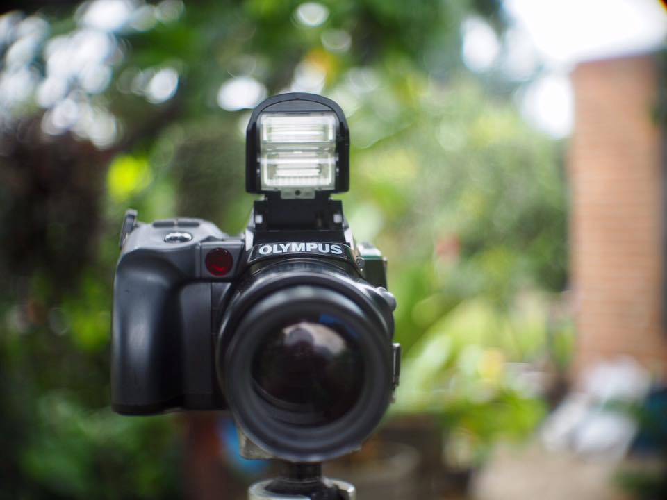 OLYMPUS L-1 QUARTZDATE OLYMPUS LENS ZOOM 35-135MM.F4.5-5.6