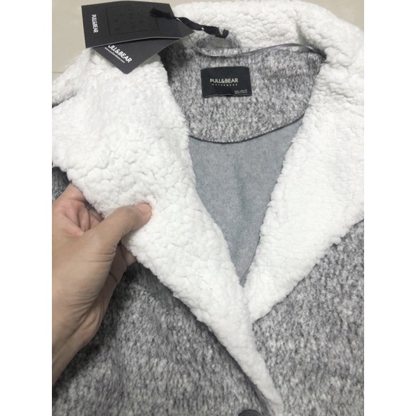 Pull&bear เสื้อโค้ท เสื้อกันหนาว เนื้อผ้าไหมพรม สีเทาอ่อน แบรนด์ Pull&bear เทาอ่อน