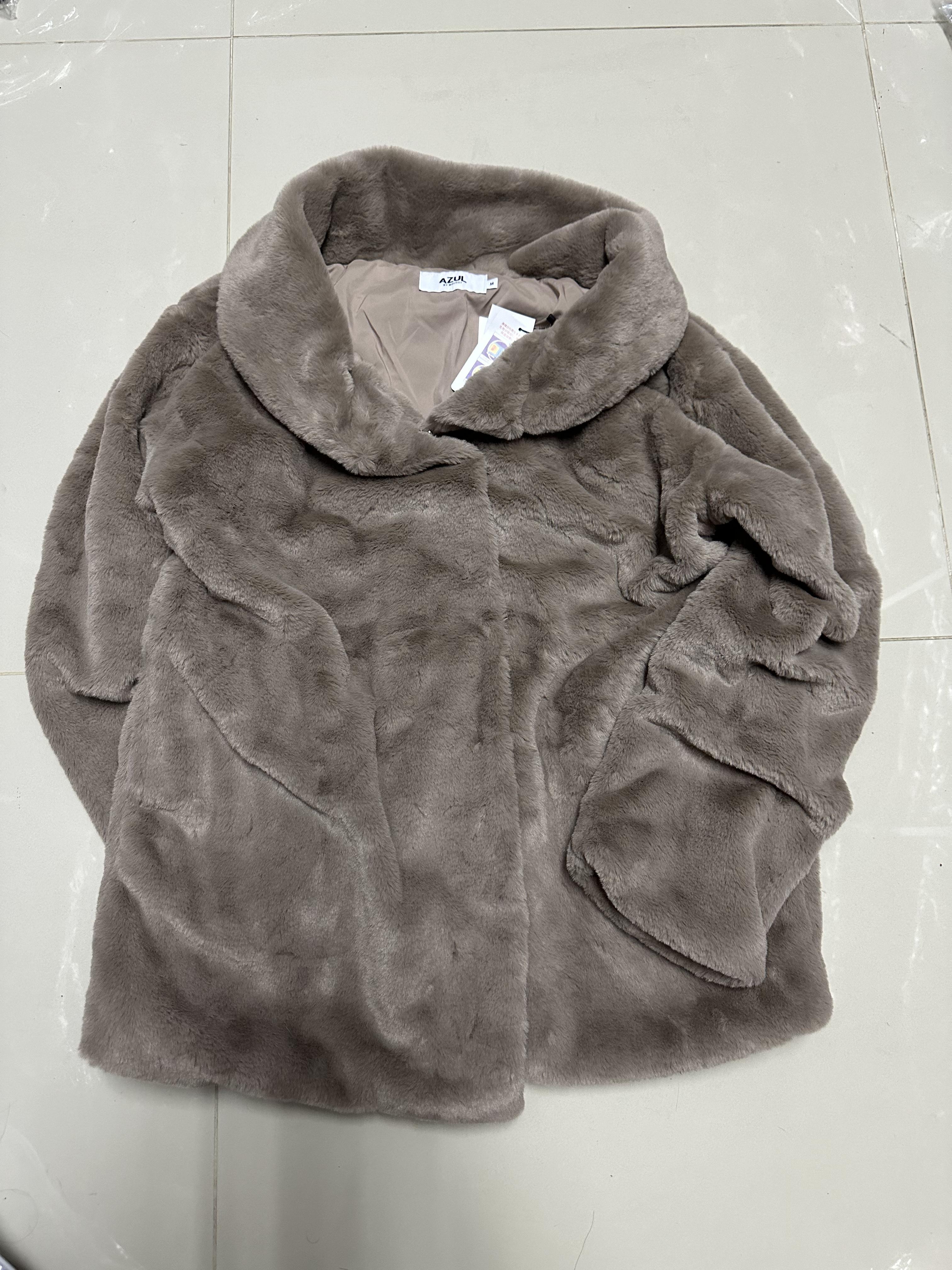 เสื้อโค้ทเฟอร์ โค้ทขนสัตว์เทียม แบรนด์ AZUL by moussy สีเทา ขนนุ่ม งานสวย พรีเมี่ยมมากเลยคะ งานช็อปแท้100% คะ SIe S/M/L สำเนา สำเนา น้ำตาล