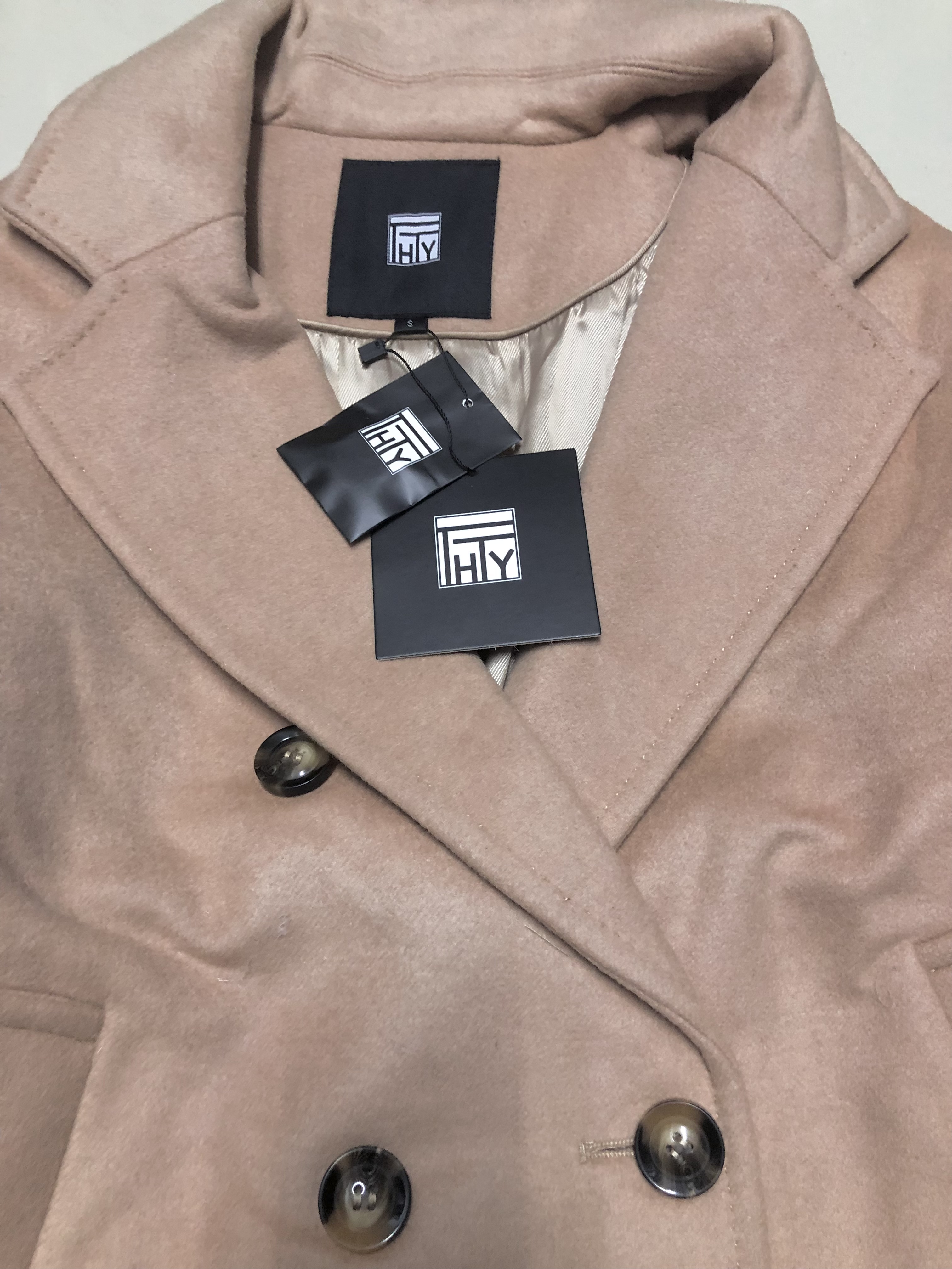 เสื้อโค้ท เสื้อกันหนาว เนื้อผ้าสักหลาดวูล สีนู้ด แบรนด์ THTY
