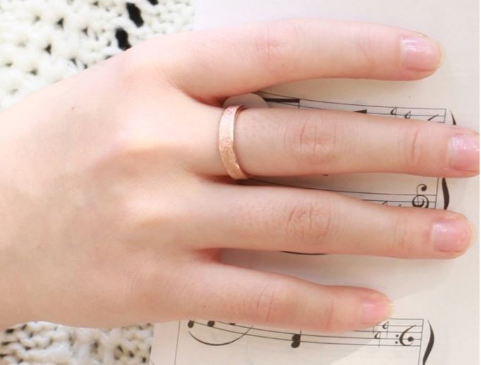 แหวนผู้หญิง สี rose gold แหวนเรียบ พ่นทราย แบบสวย ใส่ทำงาน เรียน ได้ทุกโอกาส 118179