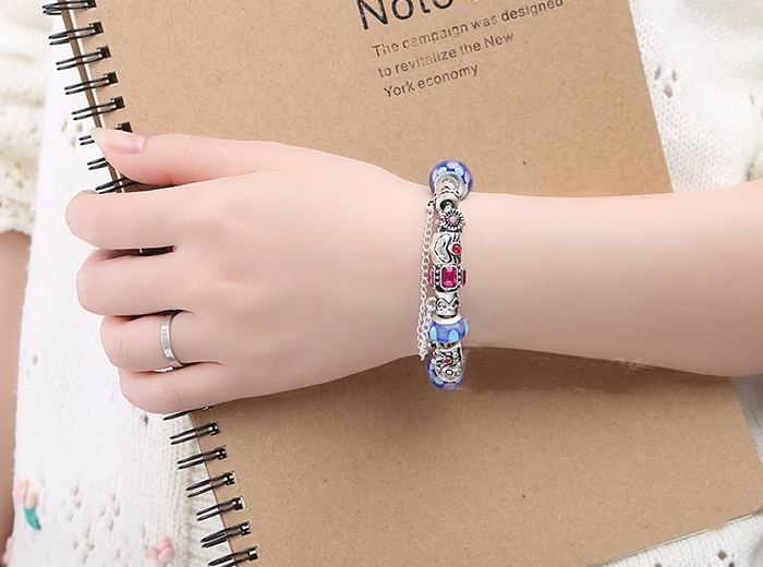 สร้อยข้อมือ Diy สร้อยข้อมือ Charm สไตล์ Pandora ร้อย Glass Beads โทนสีฟ้า สลับ บีดเงิน รูปดอกกุหลาบ กับ มงกุฏ ติดพลอย ชมพู 63015