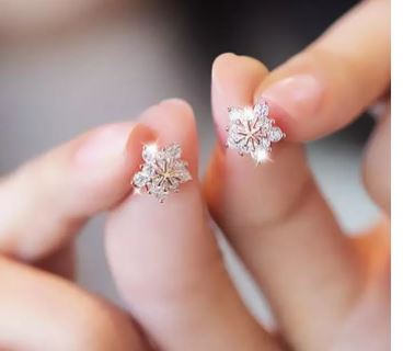 ต่างหู ตุ้มหู เพชร CZ AAA ลายเกร็ดหิมะ ขนาดกำลังดี ต่างหูเพชร วัยรุ่น จัดโปรโมชั่น 568387