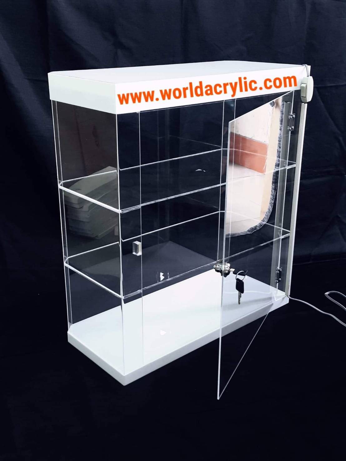 ตู้โชว์สี่เหลี่ยมแบบมีไฟ