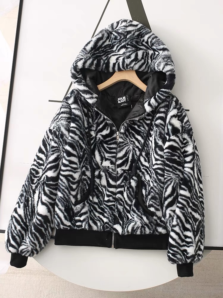 เสื้อเฟอร์กันหนาว หมวกฮู้ด เสื้อขน Fluffy coat แบรนด์ JOLIES & JOY ดำ