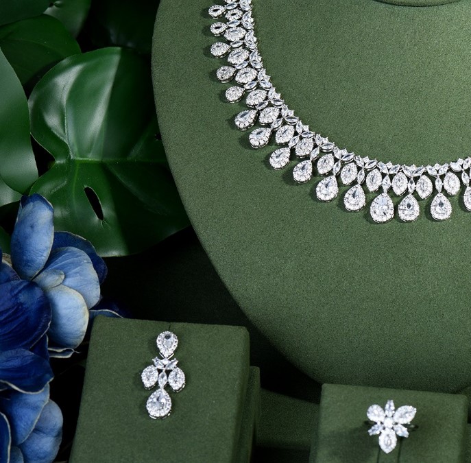 ชุดเครื่องประดับ เพชร สุดคุ้ม สร้อยคอ ต่างหู แหวน สร้อยข้อมือ เพชร เข้าชุด ใส่ออกงานหรู 711532