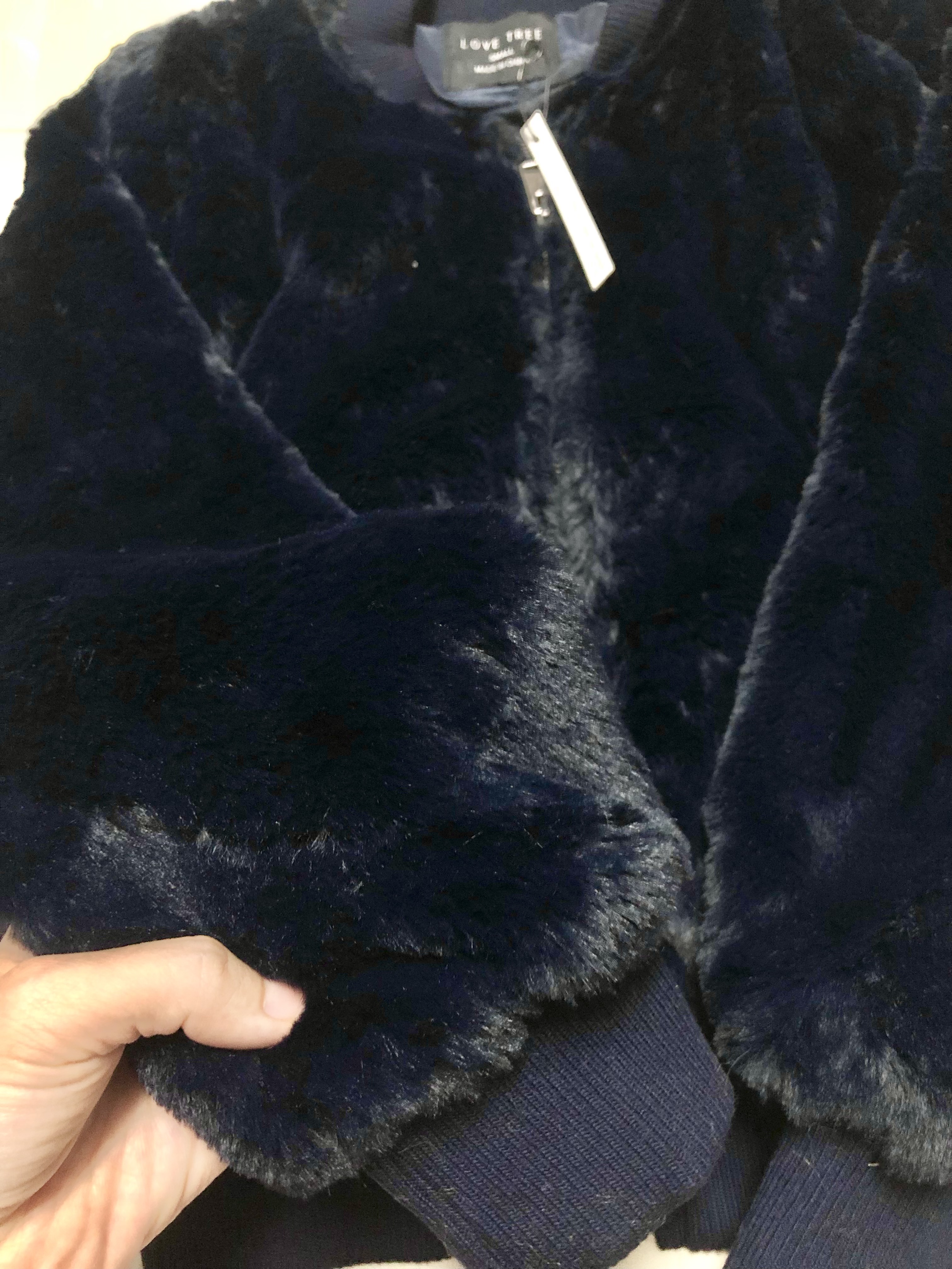 เสื้อเฟอร์กันหนาว หมวกฮู้ด เสื้อขน (FLUFFY COAT) แบรนด์ LOVE TREE