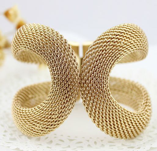 กำไลข้อมือ ทองสังเคราะห์ แบบสวย ออกแบบลักษณะคล้ายโซ่ เรียงกัน no 43084