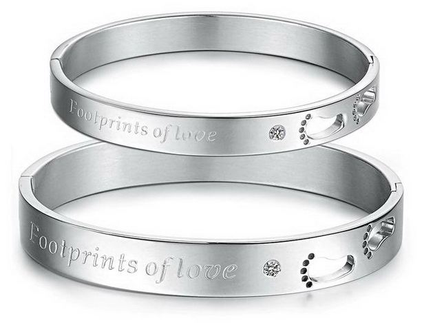 สร้อยข้อมือผู้ชาย ผู้หญิง สร้อยข้อมือ คู่ สแตนเลส สีเงิน แกะลาย Footprint of Love แกะรอย รูปเท้า ฝังเพชร CZ คริสตัลแท้ Swiss 967592