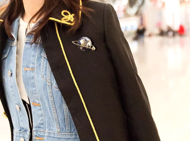 เข็มกลัด ลูกโลก สีทอง สีเงิน เข็มกลัด ติดเสื้อ ติดปกเสื้อ เหมาะกับ งานวิทยาศาสตร์ งานดาราศาสตร์ 179027