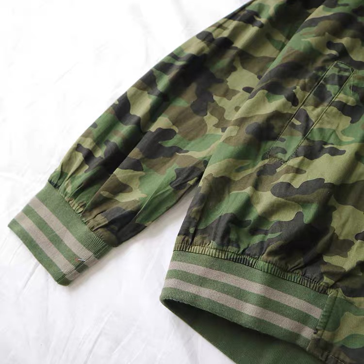 เสื้อเขียวทหาร เสื้อนอก เสื้อคลุมลายพราง แนวทหาร แพทเทินสวย เท่ห์มาก คะ สำเนา ลายพราง
