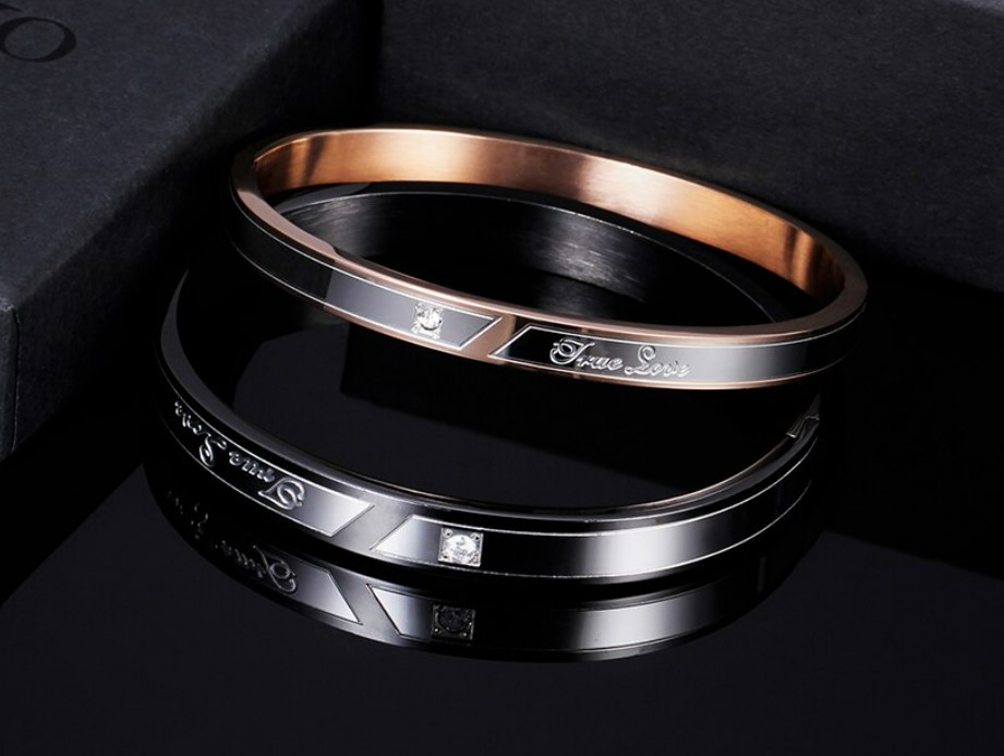กำไลข้อมือคู่รัก แบบ สแตนเลสแท้ ใส่สวย ใส่เป็นคู่ แกะลาย True love รักจริง กำไลข้อมือสวย ๆ ใส่เป็นคู่ 402703