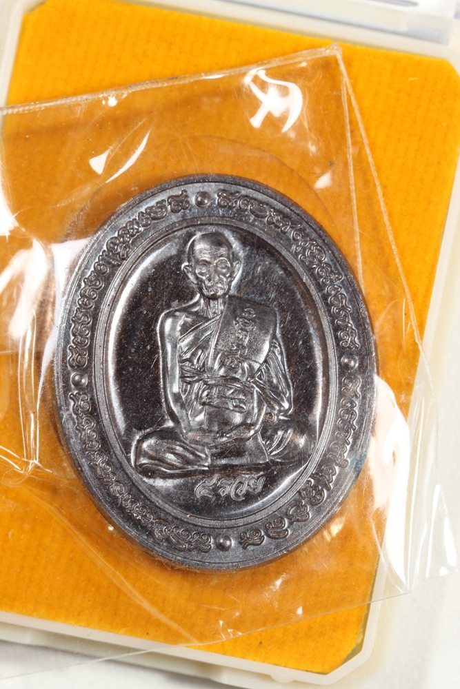 เหรียญหลวงพ่อรวย รุ่น5รวย