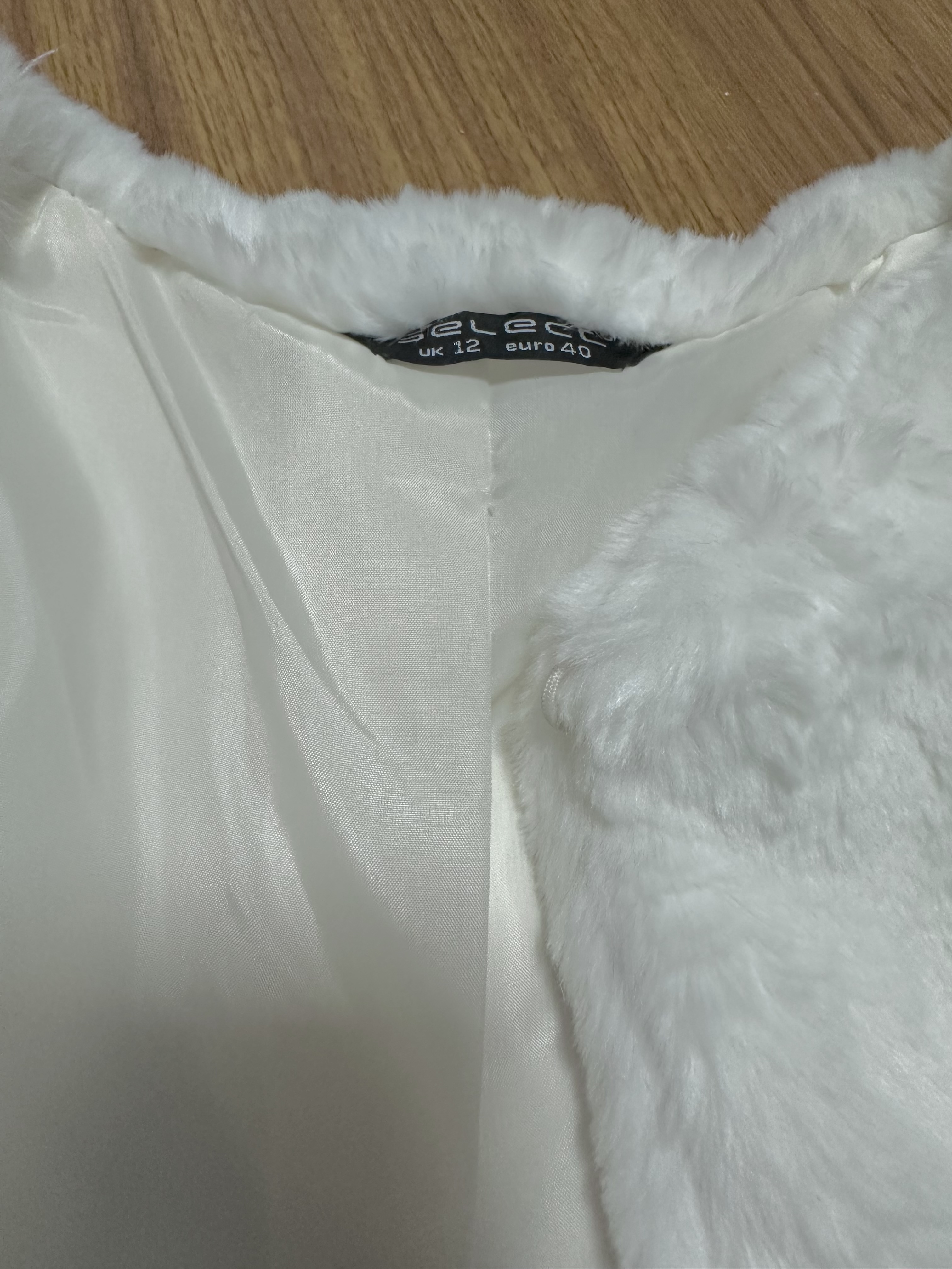 Selected เสื้อเฟอร์กันหนาว เสื้อขน Fluffy coat สีขาว แบรนด์ SELECTED สำเนา สำเนา สำเนา สำเนา