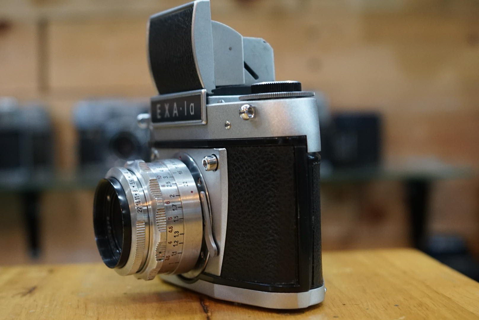 EXA・1a フィルムカメラ　meyer 50mm f2.8 EXA 1a review - YouTube