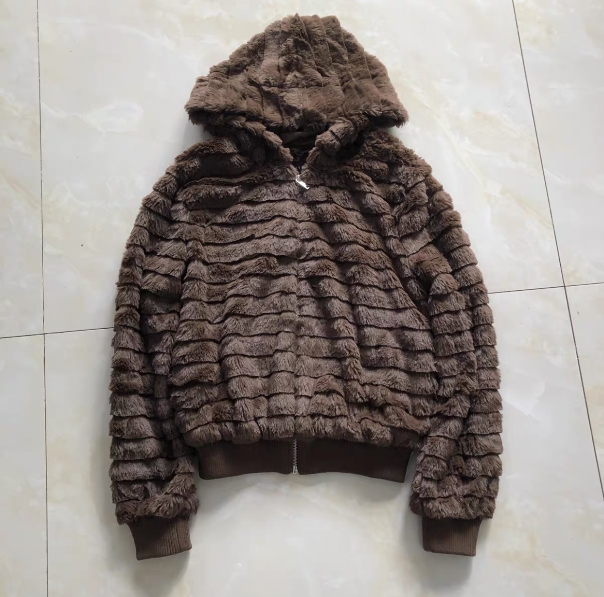 เสื้อเฟอร์กันหนาว หมวกฮู้ด เสื้อขน (FLUFFY COAT) แบรนด์ LOVE TREE