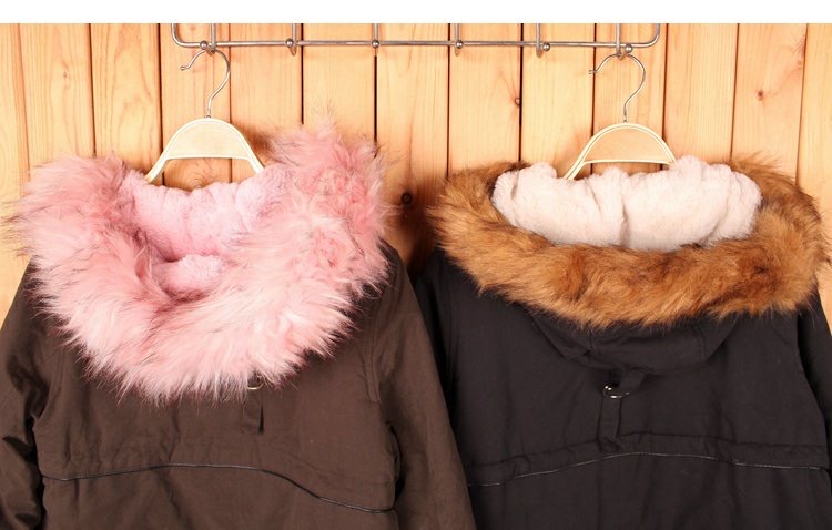 โค้ทฮูทกันหนาว สีดำ แต่งขนเฟอร์ น้ำตาล แบรนด์LCW CASUAL ด้านในซับขนอุ่นสีขาว เนื้อนุ่มมากคะ บุนวมอุ่นด้านใน แบบสวยอุ่น ใส่ติดลบได้เลยคะ ขนเฟอร์ถอดได้คะ) ดำ