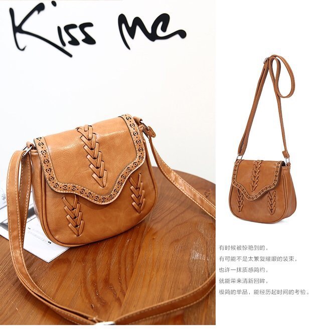 กระเป๋าสะพายข้าง ทรงวินเทจ สีน้ำตาล แต่งลายฉลุ ลายถัก สวยเก๋ แนวมากคะ Size :กว้าง20/สูง18/หนา9cm