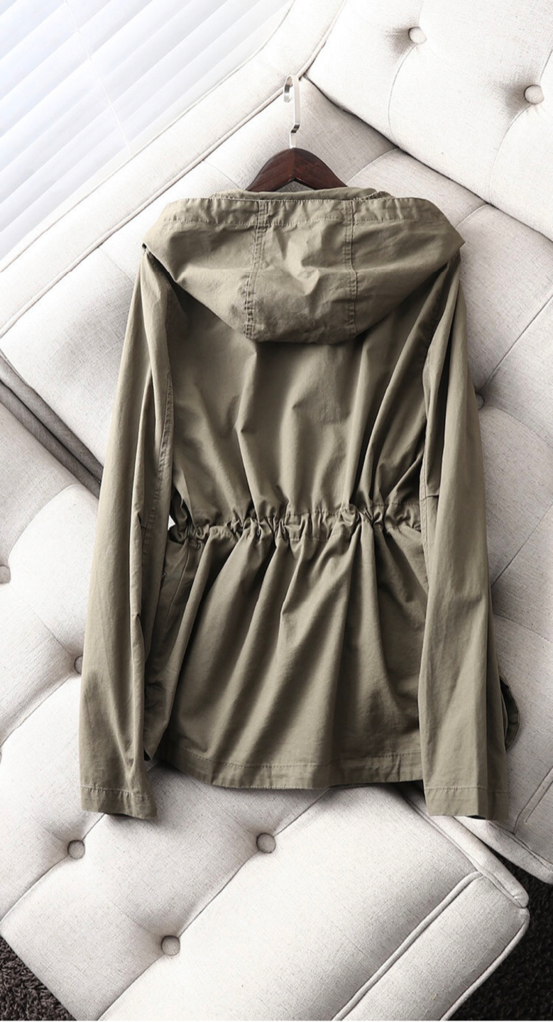 Love Tree เสื้อฮู้ดทหาร เสื้อทหาร สีเขียว หมวกฮู้ด เสื้อปาร์กา เสื้อนอก แบรนด์ Love tree งานสวย เท่ห์มาก คะ Size S/M/L/XL เขียวทหาร