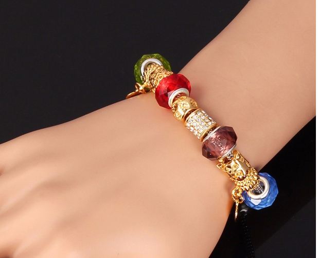 สร้อยข้อมือผู้หญิง Diy สไตล์ แพนโดร่า ร้อยคริสตัล สีใส สลับ ตุ้มทอง สุดหรู ของขวัญให้แฟน ไฮโซ ห้อยจี้ หัวใจ สีทอง แทนใจ 678824