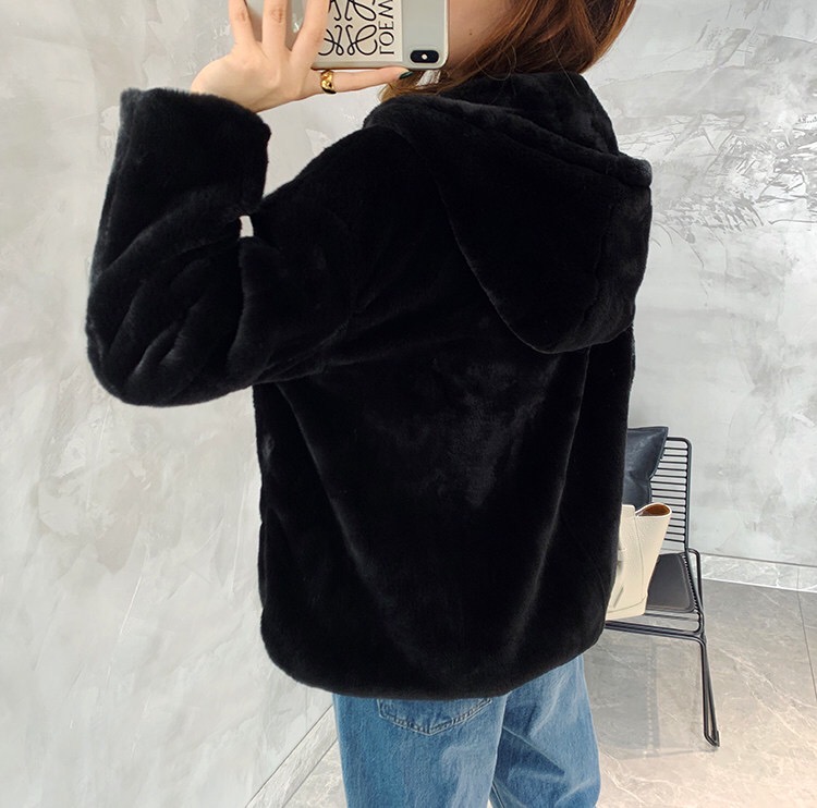 Hello Outlee เสื้อเฟอร์กันหนาว หมวกฮู้ด เสื้อขน แบรนด์ Hello outlee เนื้อนิ่ม นุ่มมาก สำเนา ดำ
