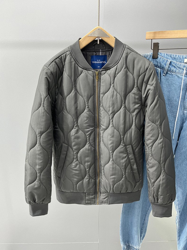 Weekend เสื้อกันหนาว ติดฮูท เสื้อบอมเบอร์ บุนวมอุ่น แบรนด์ Weekend/ Men's Black Lightweight Puffer Jacket เทาเขียว