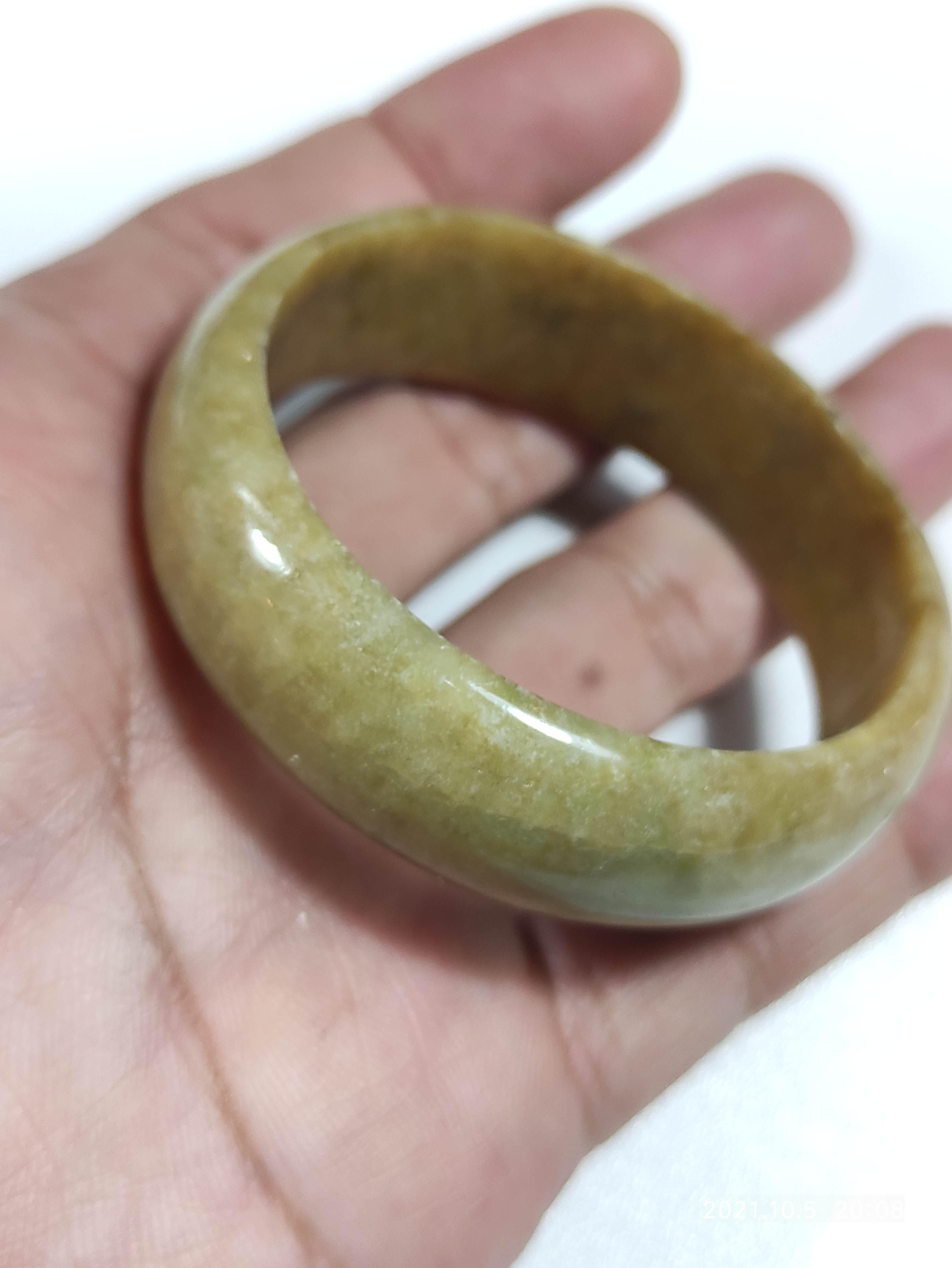 กำไลหยกน้ำผึ้ง