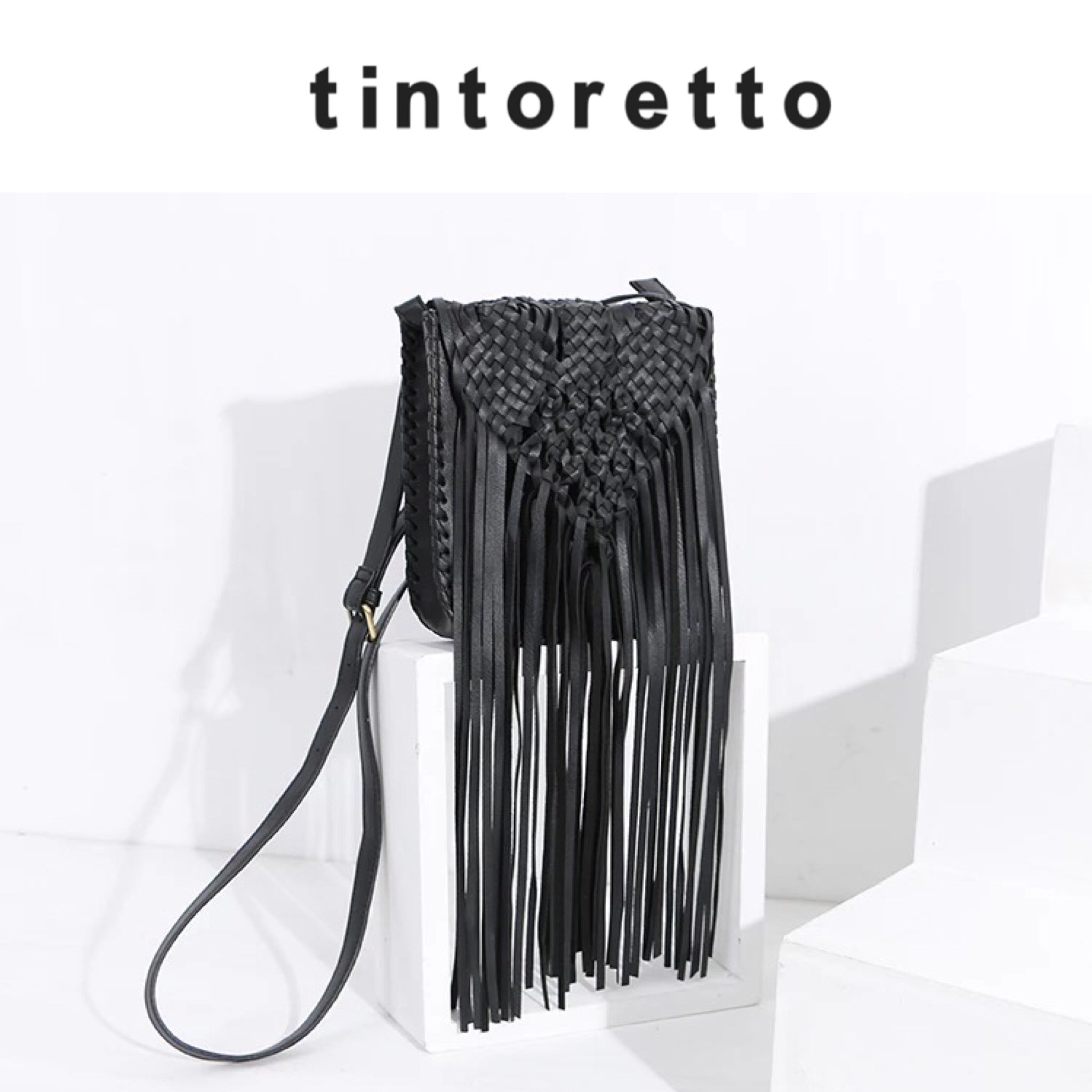 Tintoletto กระเป๋า สะพายข้าง กระเป๋า แฟชั่น แต่งพู่ สไตล์คาวบอย สีดำ แบรนด์เนม เสปนสุดหรู TINTORETTO แท้ งานสวย แบบเก๋เริ่ดมากๆคะ ดำ