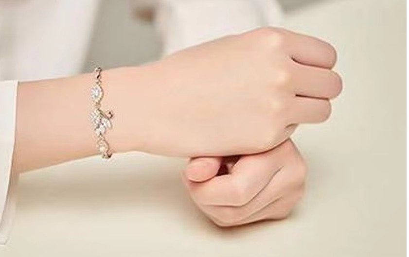 สร้อยข้อมือ หงส์ ฝังเพชร สร้อยข้อมือทอง ผู้หญิง ฝังเพชร แบบสวย ๆ ใส่ออกงาน ราคาถูก 353863