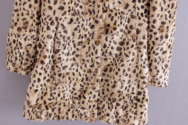 Etam เสื้อโค้ท แต่งขน ลายเสือดาว สีเหลืองนูททอง โค้ทยาว เนื้อขนละเอียดนุ่ม ลายเสือดาว สวย หรู งานแบรนด์เนมหรู ETAM จากฝรั่งเศส แท้100% คะ Size S สำเนา ลายเสือ