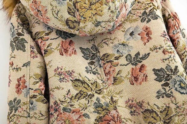 BELLFIELD เสื้อกันหนาว แต่งฮูท ติดเฟอร์ แบรนด์ดังอังกฤษ BELLFIELD ลายดอกสีนูทกากีอ่อน สวยหรู งานสวย เนี๊ยบมากคะ (จำนวนจำกัด ) (หมวกฮูทถอดได้คะ) Size S/M/L นูทกากีอ่อน