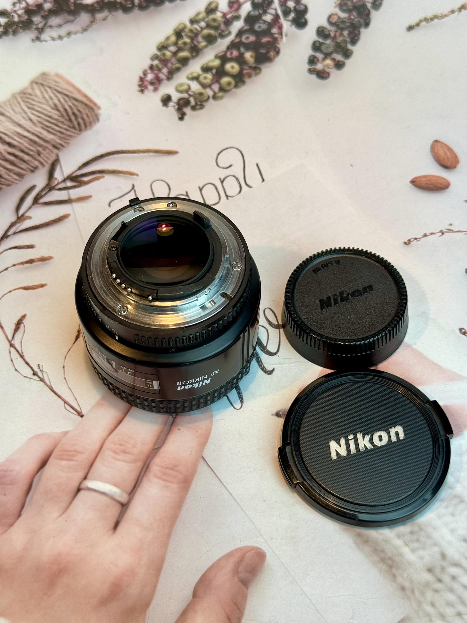 NIKON AF NIKKOR 85MM.F1.8D NIKON AIS MOUNT