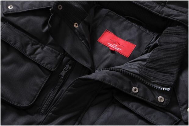 เสื้อกันหนาว เสื้อหนาวผู้ชาย แต่งหมวกฮูท แบรนด์เนม ZARA MAN แท้ แต่งบุนวมอุ่น งานหรู สวยเทพมากคะ ปั๊มกระดุมและหัวซิปทุกจุด (หมวกฮูทถอดใส่ได้คะ) size M