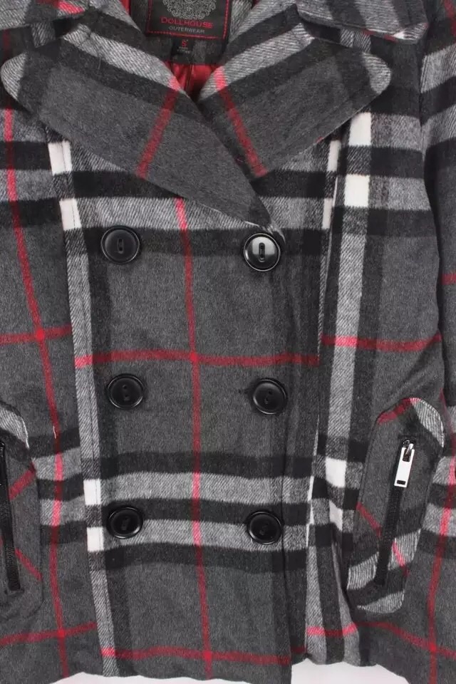 เสื้อกันหนาวสักหลาดผสมวู ลายตาราง classic burberry สีเทา brandname NYC DOLLHOUSE แต่งกระดุมสองแถบ ติดหมวกฮูท ติดเฟอร์ (หมวกมีกระดุมถอดใส่ได้คะ)สวย หรูคะ Size S