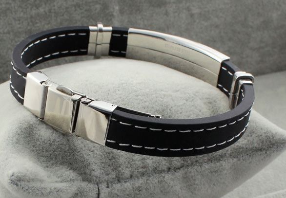 สร้อยข้อมือผู้ชาย กำไลข้อมือ ผู้ชาย สาย สีดำ ใส่ แผ่น Stainless Steel แกะลาย แมงป่อง เท่ ๆ ของขวัญให้แฟน แบบเท่ ๆ 410076
