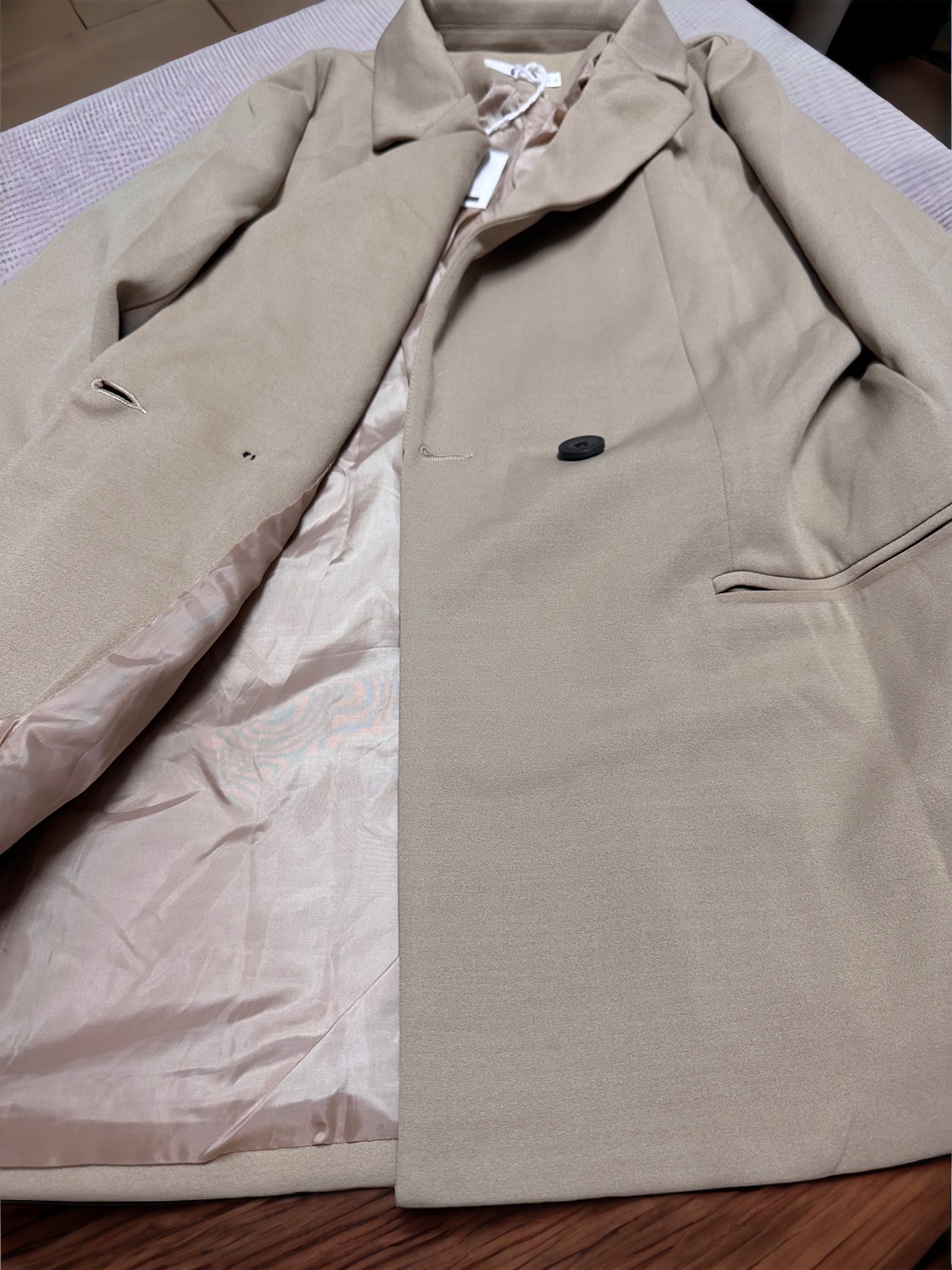 aiku เสื้อนอก เสื้อคลุม เสื้อสูท สีนู้ด สีเบจอ่อน แบรนด์ Aiku