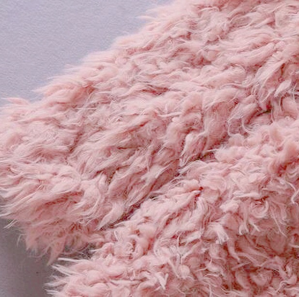 Ichi เสื้อคลุม ขน fluffy coat สีชมพูอ่อน เสื้อกันหนาวแต่งขนสีขาว แบรนด์เนม ICHI JAPAN แท้ 100% แพทเทินสวย หรู มากคะ Size S/M ชมพู