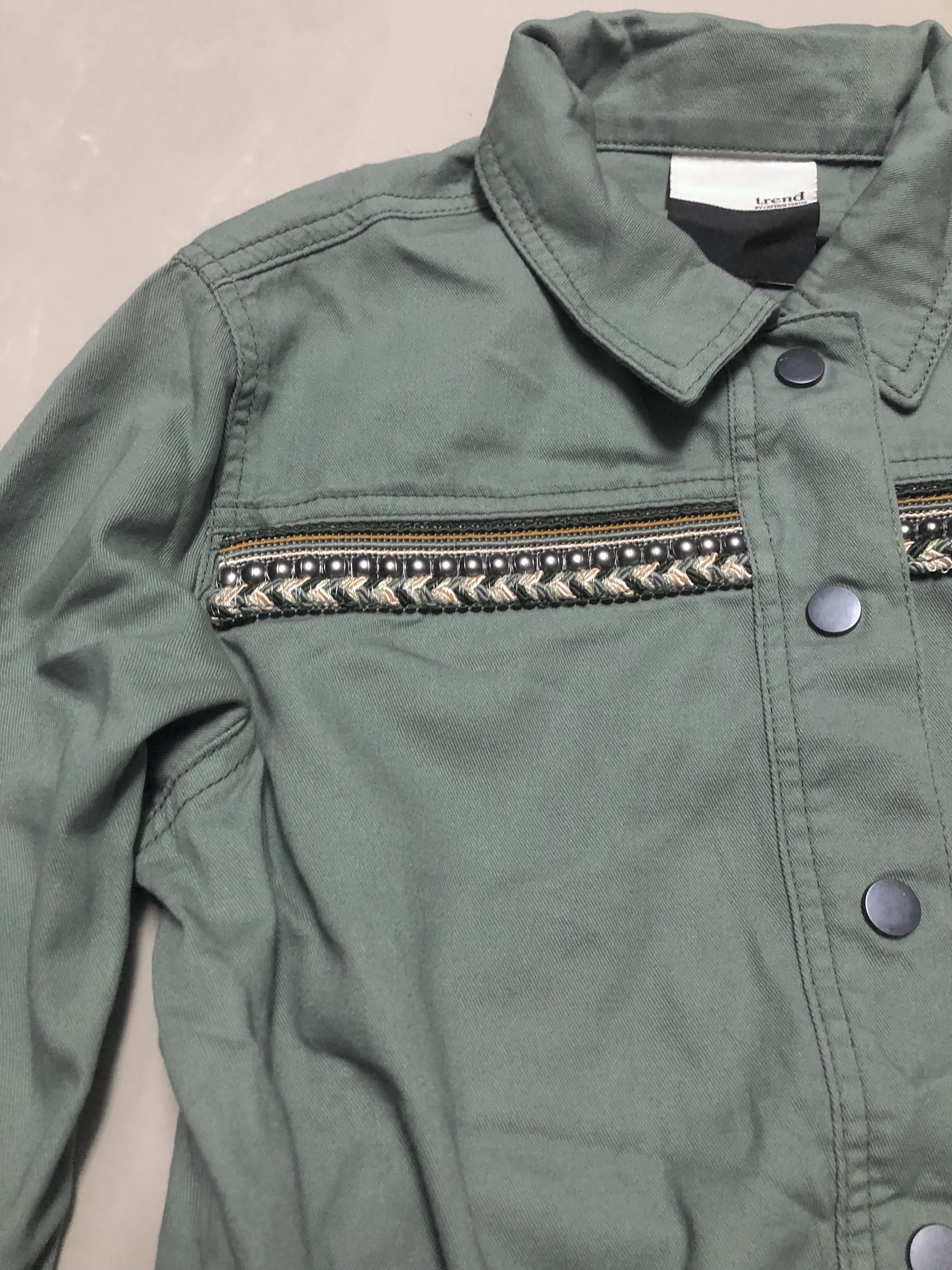Trend เสื้อนอกเขียวทหาร เสื้อแจ็คเก็ต แนวทหาร แบรนด์ TRENDแพทเทิน สวย เท่ห์ มาก เขียว