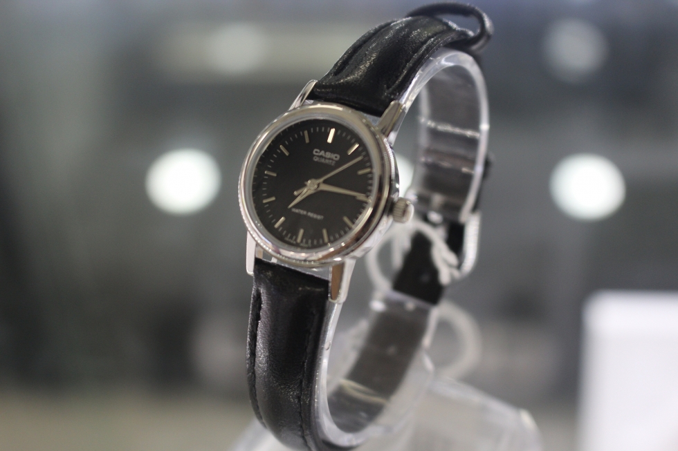 CASIO นาฬิกาคาสิโอ นาฬิกาข้อมือ นาฬิกากันน้ำ นาฬิกาของแท้ ประกันศูนย์ CMG 1 ปี รุ่น LTP-1095E-1A นาฬิกาสีดำ